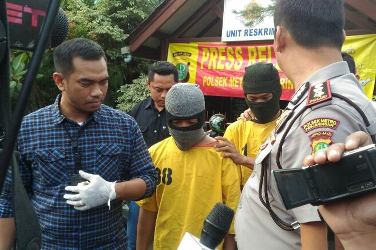 Polsek Metro Penjaringan Jakarta Utara merilis penangkapan dua orang pelaku curanmor, Rabu (16/8/2017).