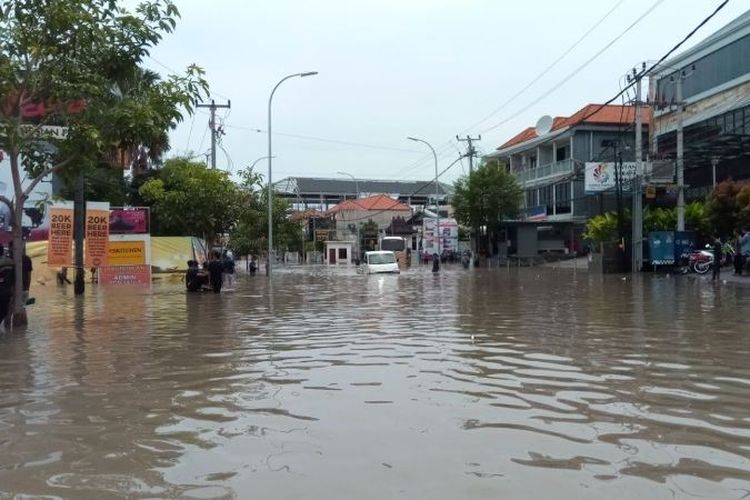 Sebagian wilayah di Bali terendam banjir akibat curah hujan yang tinggi.