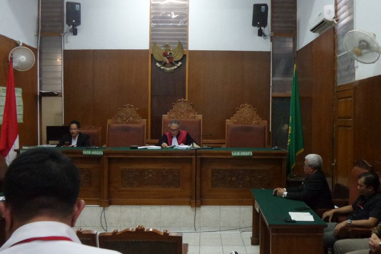 Hakim menolak gugatan praperadilan yang diajukan Wali Kota Batu Eddy Rumpoko di Pengadilan Negeri Jakarta Selatan, Selasa (21/11/2017).