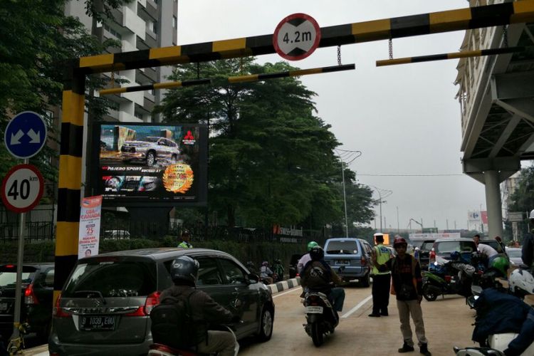 Underpass Kartini di Jalan RA Kartini, Kebayoran Lama, Jakarta Selatan, mulai dibuka dan bisa dilalui kendaraan. Namun, baru lajur kiri yang dibuka. Foto diambil Jumat (23/2/2018).