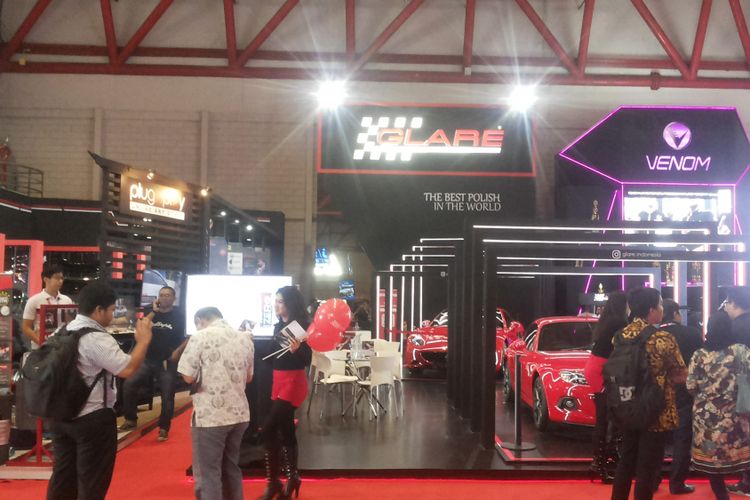 Booth produk perawatan mobil Glare di Indonesia International Motor Show (IIMS) 2018