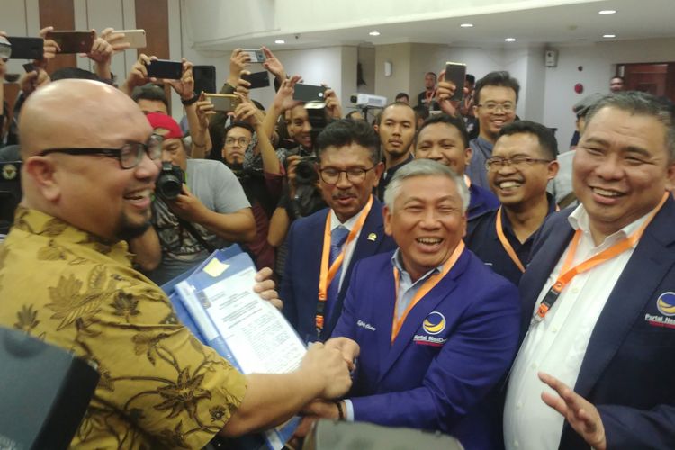 Partai Nasdem mendaftarkan caleg mereka ke KPU, Senin (16/7/2018).