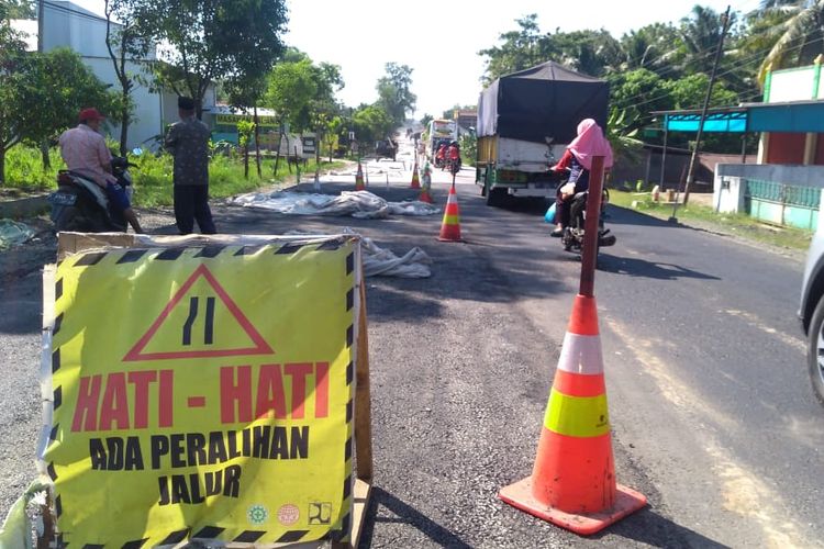 Jalur selatan ruas Buntu-Sumpiuh, Kabupaten Banyumas, Jawa Tengah, dibeton, Rabu (22/5/2019)