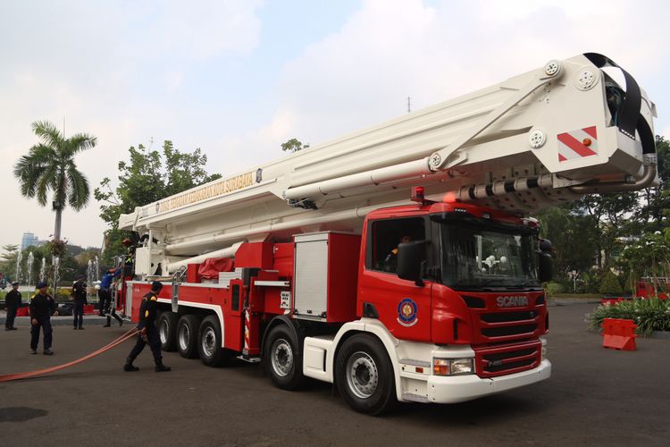 Mobil damkar milik Pemkot Surabaya yang didatangkan dari Finlandia.