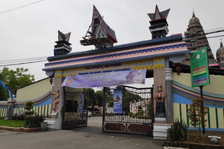 Gereja Graha Maria Annai Velangkanni, bergaya arsitektur Indo Mughal di Medan