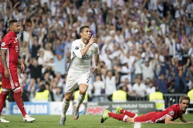 Cristiano Ronaldo merayakan gol pertamanya ke gawang Bayern Muenchen pada pertandingan perempat final kedua Liga Champions antara Real Madrid dan Bayern Muenchen di Stadion Santiago Bernabeu, Rabu (18/4/2017).