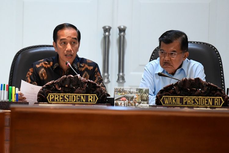 Presiden Joko Widodo dan Wakil Presiden Jusuf Kalla, Selasa (2/10/2018) pagi di Kantor Presiden Jakarta, saat memimpin rapat terbatas membahas penanganan dampak bencana di Sulawesi Tengah. 