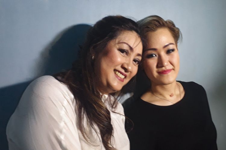Vanesha Melodya (kanan) bersama ibunya, Lilian Angel, hadir pada sebuah acara televisi di kawasan Tendean, Jakarta Selatan, Rabu (24/1/2018).