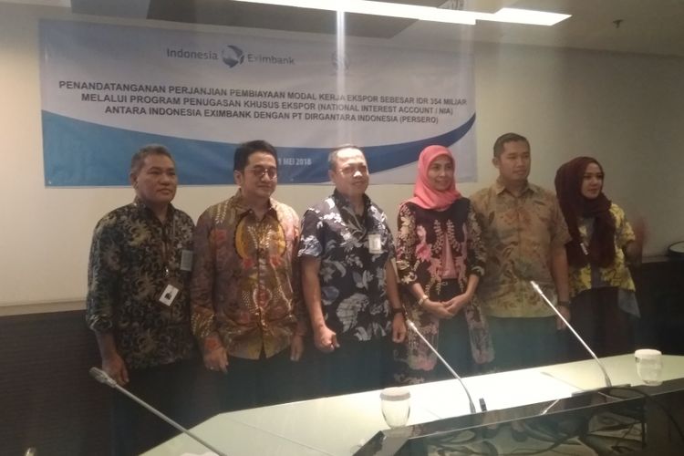 Lembaga Pembiayaan Ekspor Indonesia (LPEI) dan PT Dirgantara Indonesia PT (DI) melakukan penandatangan pembiayaan modal kerja senilai Rp 354 miliar untuk ekspor pesawat, Kamis (31/5/2018).