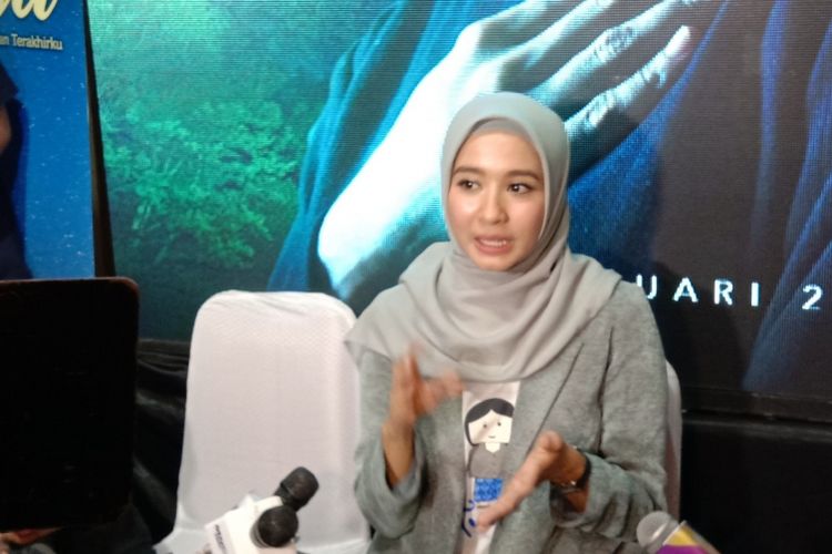 Laudya Cynthia Bella menghadiri acara peluncuran poster dan teaser film Ambu di The Hook, kawasan Senopati, Jakarta Selatan, Kamis (25/10/2018).
