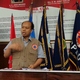 Kepala Pusat Data Informasi dan Humas Badan Nasional Penanggulangan Bencana (BNPB) Sutopo Purwo Nugroho dalam konferensi pers di kantor BNPB, Jakarta, Minggu (30/9/2018)