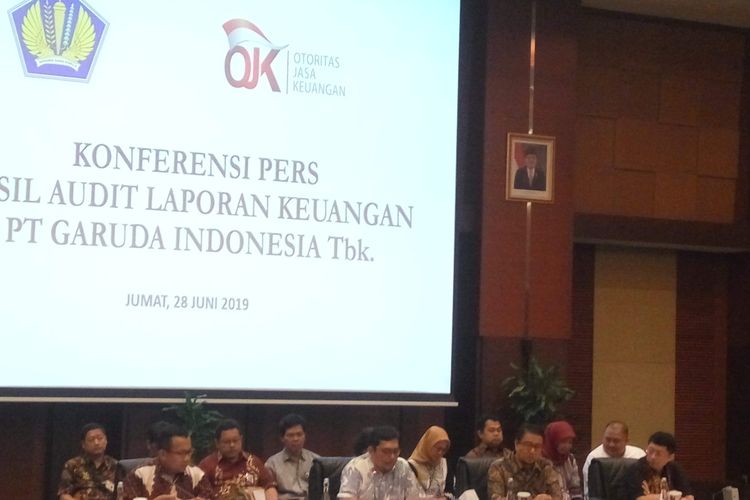 Konferensi pers Kementerian Keuangan dan Otoritas Jasa Keuangan soal pelanggaran laporan keuangan Garuda Indonesia di Jakarta, Jumat (28/6/2019).