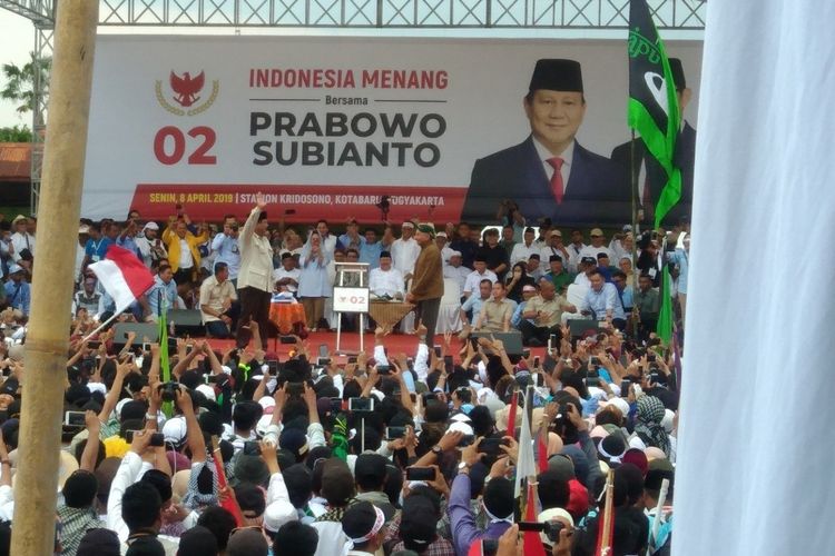 Calon Presiden no urut 02 Prabowo Subianto Kampanye di Stadion Kridosono, Yogyakarta Senin (8/4/2019)
