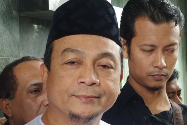Ketua GNPF-MUI Bachtiar Nasir memenuhi panggilan penyidik untuk diperiksa dalam kasus dugaan pencucian uang dengan pidana asal pengalihan kekayaan yayasan di kantor Bareskrim Polri, Jakarta, Jumat (10/2/2017).