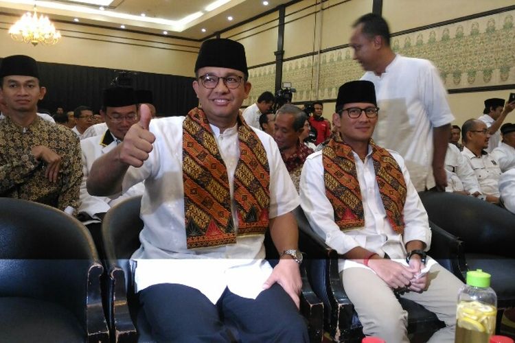 Gubernur dan Wakil Gubernur DKI Jakarta terpilih, Anies Baswedan-Sandiaga Uno menghadiri acara selamatan dan doa yang digelar oleh Partai Keadilan Sejahtera (PKS), Minggu (15/10/2017).