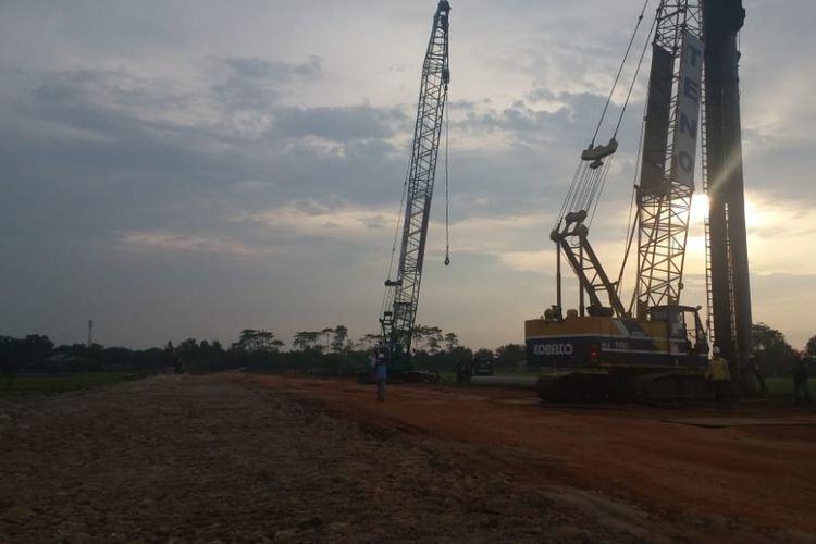 Perkembangan proyek jalan akses menuju Pelabuhan Patimban di Subang, Jawa Barat.