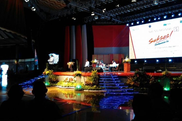 Dialog Sukses Indonesiaku dengan moderator Didi Kempot dan narasumber 2 orang menteri di Kota Kediri, Jawa Timur, Rabu (15/11/2017).