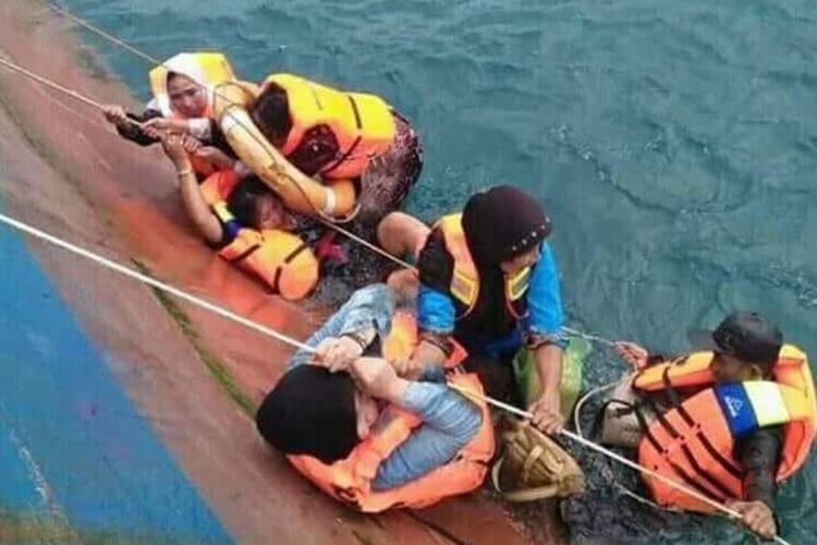 Kapal feri Lestari Maju yang melayani penyeberangan ke Pelabuhan Bira, Kabupaten Bulukumba ke Pelabuhan Pamatata, Kabupaten Selayar, Sulawesi Selatan, dikabarkan tenggelam, Selasa (3/7/2018) siang.