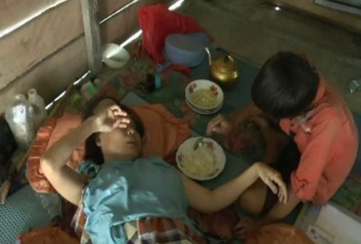 Kisah Bocah 12 Tahun Merawat Janda yang Terbaring Sakit Digerogoti Tumor Ganas