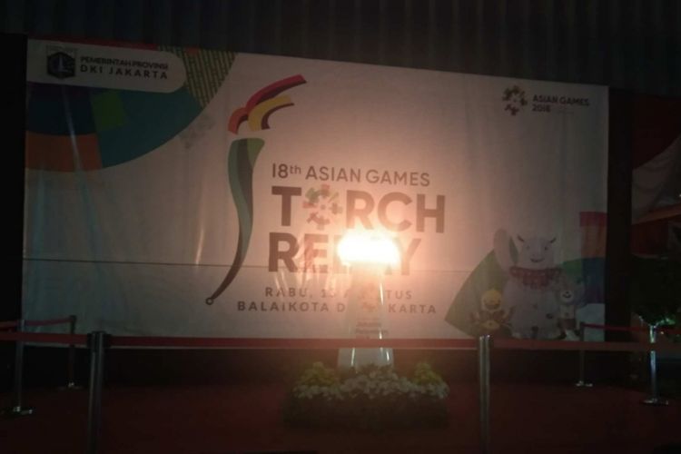 Api abadi Asian Games diinapkan di Balai Kota, Jalan Medan Merdeka Selatan, Rabu (15/8/2018).