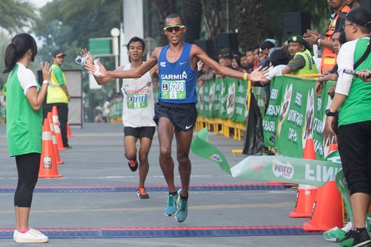 Sementara pada kategori 10K Indonesian Only Putra, Agus Prayogo kembali menjadi yang terbaik dengan catatan waktu 32 menit