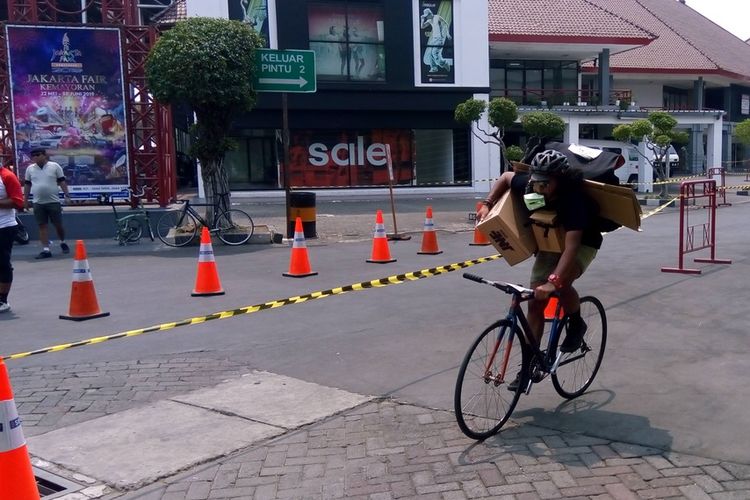Peserta  Kejuaraan Dunia Sepeda Kurir (CMWC) 2019 di JIExpo Kemayoran, Jakarta, Minggu (25/8/2019). Lintasan untuk perhelatan kali ini panjangnya 2 kilometer berkeliling.
