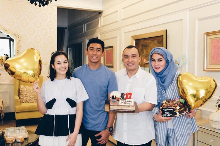 Putra Marini Zumarnis, Daffa Wardhana, mengunggah foto kebersamaannya dengan Chelsea Islan di Instagram. Menurut keterangan foto, foto itu diambil ketika mereka merayakan ulang tahun ayah Daffa.