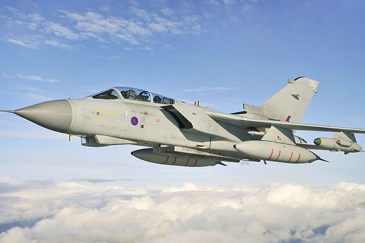 Sebuah jet tempur Tornado GR4 milik AU Inggris.