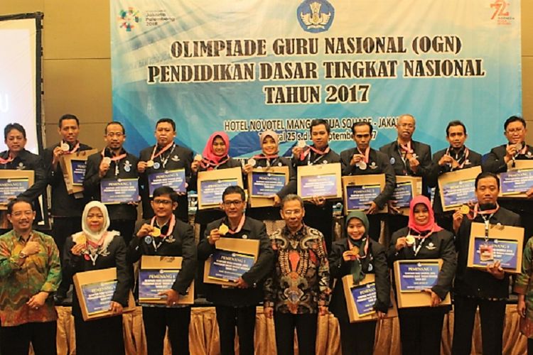 Ratusan guru SD dan SMP mengikuti Olimpiade Guru Nasional yang diselenggarakan Kementerian Pendidikan dan Kebudayaan. Olimpiade yang diikuti para guru dari berbagai daerah berlangsung akhir September 2017 lalu