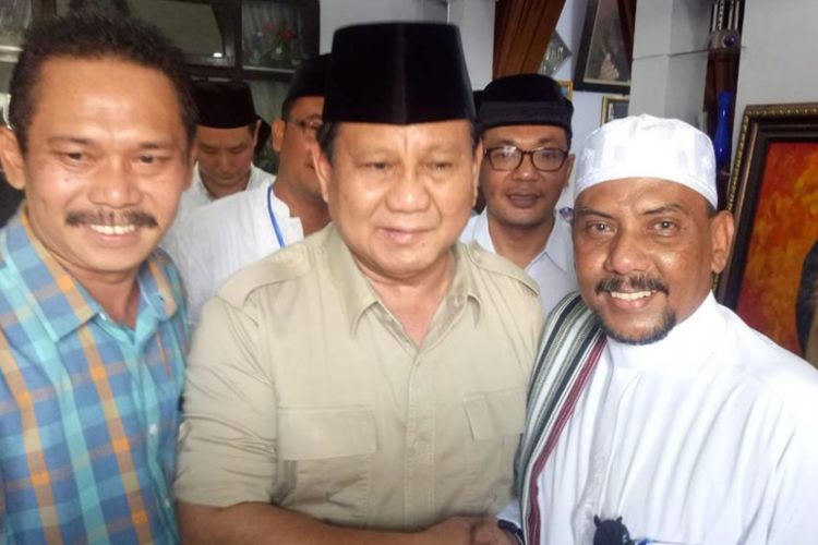 Calon Presiden Nomor Urut 02, Prabowo Subianto, Saat Bersilaturrahim Dengan Tokoh Agama di Kecamatan Tanggul, Jember, Jawa Timur.