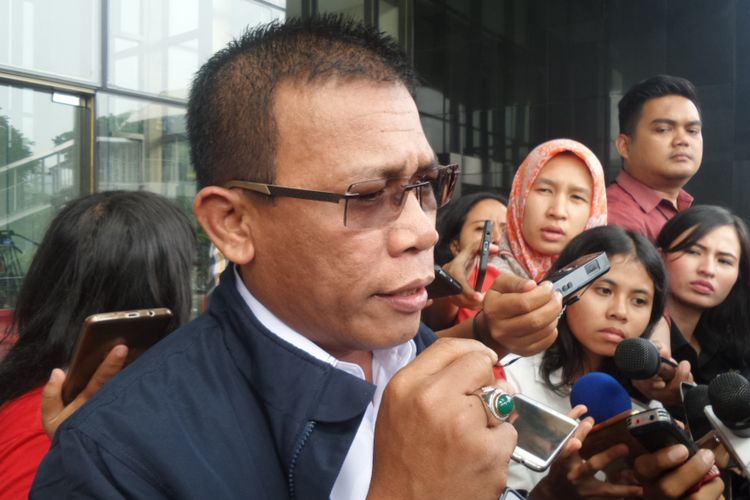 Anggota Komisi III DPR Masinton Pasaribu di Gedung KPK Jakarta, Selasa (15/8/2017).