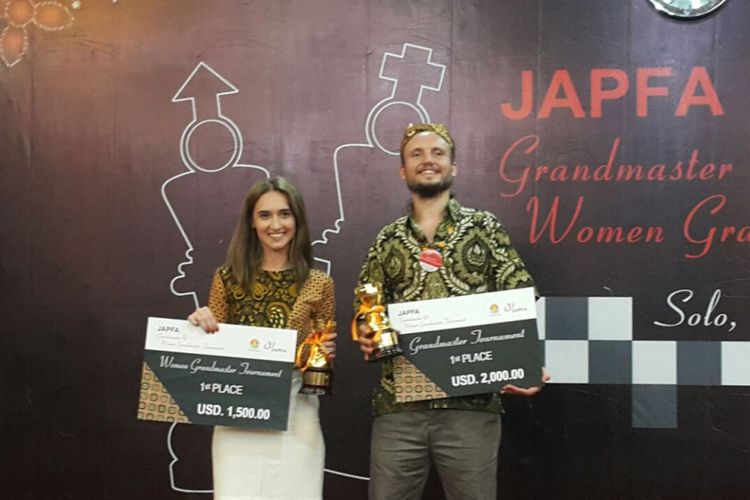 Juara turnamen catur JAPFA Grandmaster and Women Grandmaster Tournament yang digelar di Paragon Hotel Solo, Timur Gareyev asal Amerika Serikat dan Keti Tsatsalashvili asal Gorgia.