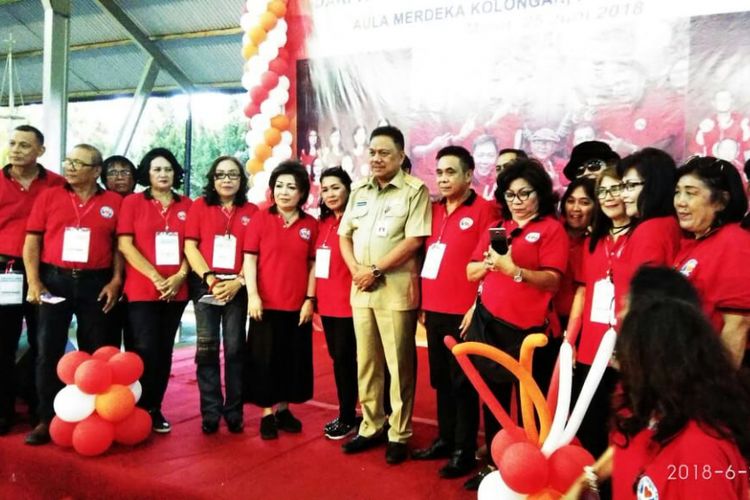 Gubernur Sulawesi Utara Olly Dondokambey menghadiri reuni alumni SMA Negeri 2 Manado, Senin (25/6/2018)