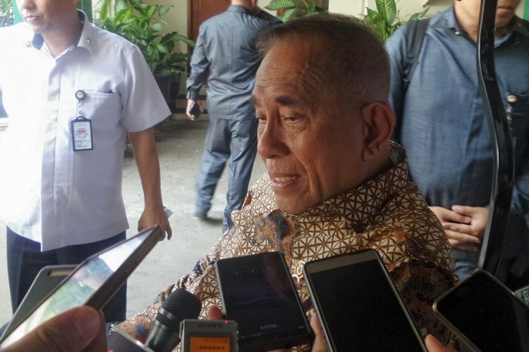Menteri Pertahanan Ryamizard Ryacudu saat ditemui usai rapat koordinasi khusus tingkat menteri di Kemenko Polhukam, Jakarta Pusat, Rabu (20/9/2017).
