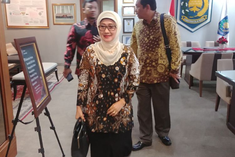 Anna Sophanah yang baru saja mengundurkan diri dari posisi bupati Indramayu menemui Menteri Dalam Negeri Tjahjo Kumolo. Ia bertemu Tjahjo untuk menjelaskan alasan pengunduran dirinya.  Anna datang ke Kantor Kemendagri, Selasa (13/11/2018) pukul 13.05 WIB.