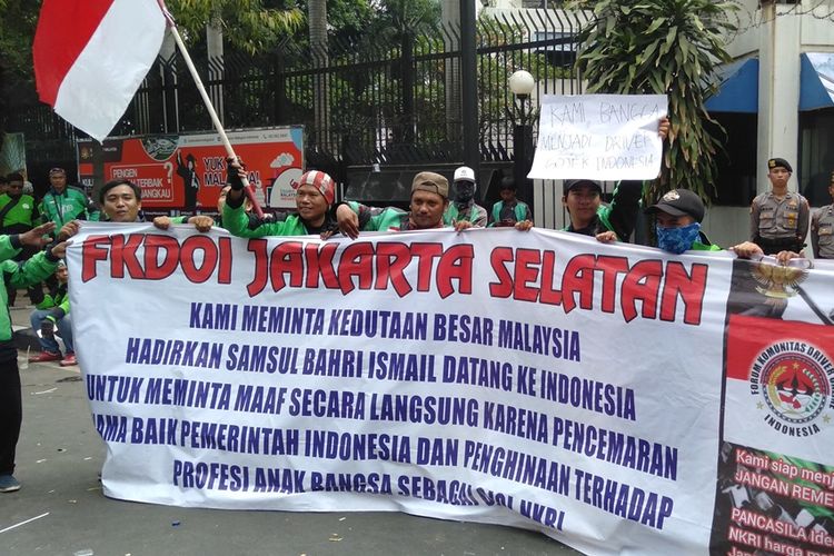 Aksi demonstrasi yang digelar pengemudi Gojek di depan gedung Kedubes Malaysia, Jalan Rasuna Said, Jakarta Selatan, Selasa (3/9/2019)