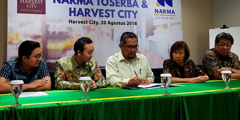 Pengembang Harvest City menggandeng Narma Toserba untuk membangun gerai baru yang direncanakan seluas 3.500 m2. Gerai ritel ini ditargetkan beroperasi mulai Maret 2019 mendatang.

