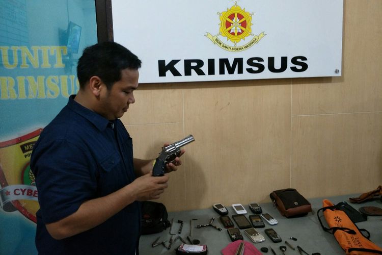 Barang bukti yang diamankan polisi, di Polresta Depok, Selasa (18/12/2018).