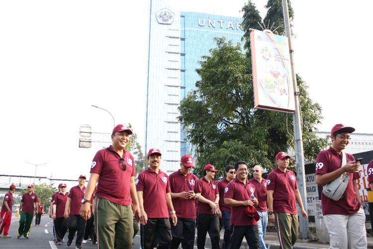 Dies natalis ke 59 Universitas Tarumanagara (Untar) diperingati melalui berbagai kegiatan, salahsatunya kegiatan jalan sehat, di Kampus Untar, Minggu (8/10/2-18).