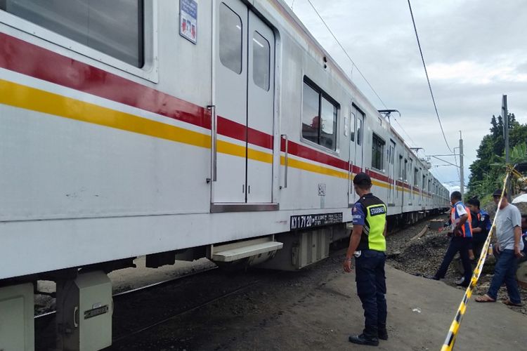 Kereta Melintas dari arah Cilebut, Bogor Menuju Jakarta, Senin (11/3/2019)