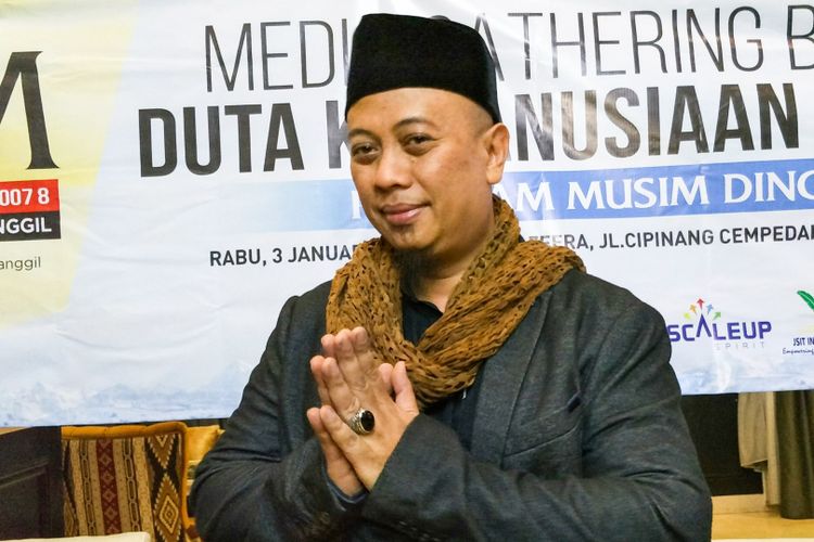Penyanyi dan pencipta lagu Opick dalam jumpa pers di kawasan Otista, Jakarta Timur, Rabu (3/1/2018).
