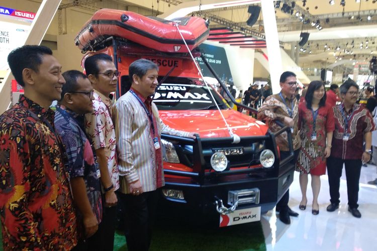 Isuzu mengandalkan penyegaran tampilan pada model lawas, D-max dan mu-X, dengan sentuhan dress-up di GIIAS, Kamis (2/8/2018).