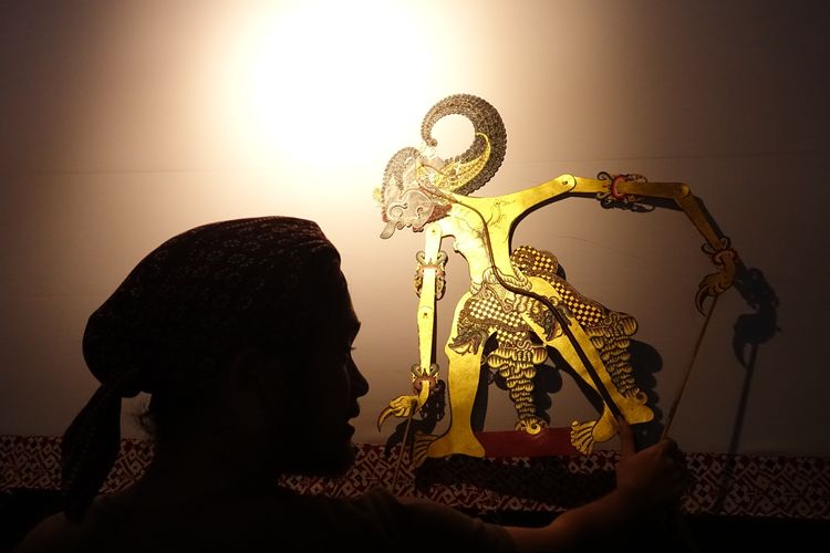 Berlatih Wayang