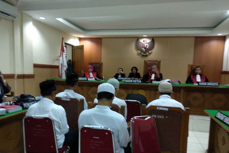Sidang kasus penganiyaan berujung kematian Zoya (30) dilanjutkan Selasa (30/1/2018). Sang istri Siti Zubaedah datang sebagai saksi persidangan