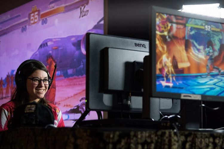 Ilustrasi e-sport yang dimainkan oleh perempuan