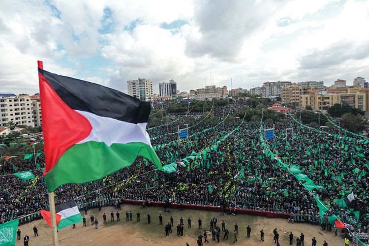 Puluhan ribu pendukung Hamas berkumpul di Gaza, Kamis (14/12/2017) dalam rangka memperingati 30 tahun organisasi pergerakan Islam tersebut.