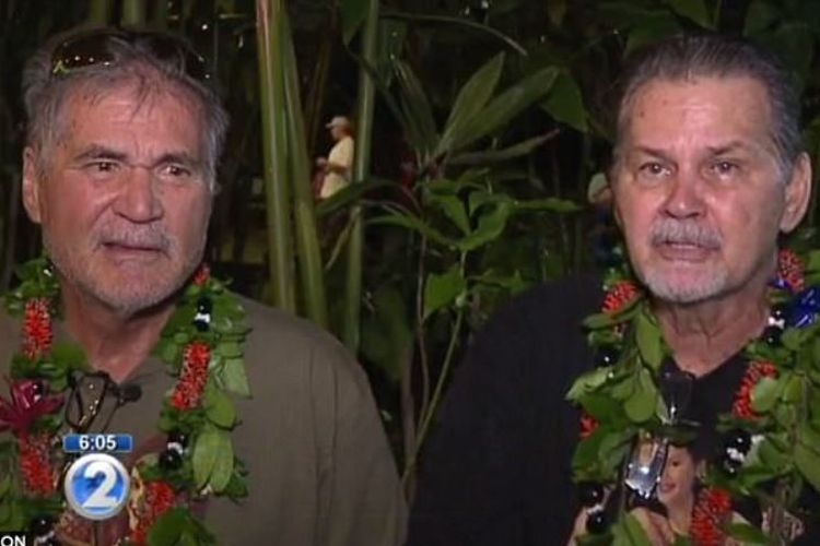 Macfarlane (kiri) dan Robinson (kanan) yang telah bersahabat selama 60 tahun terkejut saat hasil tes DNA menunjukkan jika mereka bersaudara.