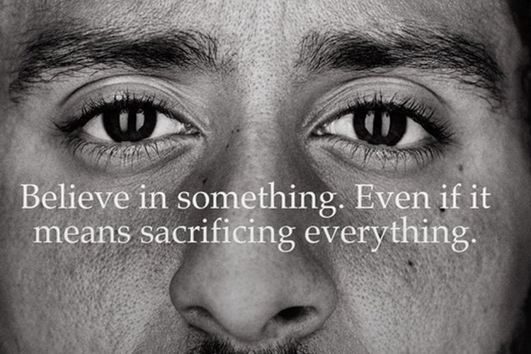 Gambar wajah Colin Kaepernick dan slogan yang diunggahnya di Twitter.