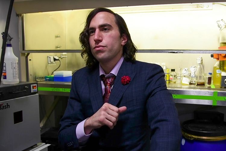 Aaron Traywick, CEO perusahaan biomedis yang menyuntik dirinya sendiri dengan terapi gen buatannya.