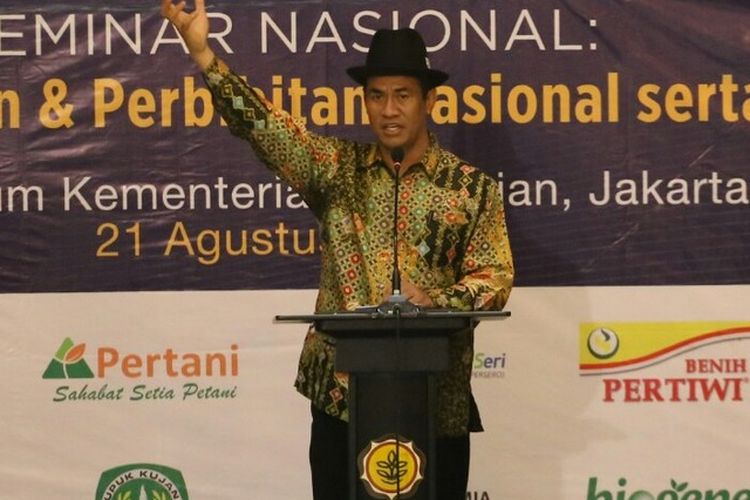 Menteri Pertanian Andi Amran Sulaiman berbicara pada Pengukuhan Dewan Pengurus Pusat Masyarakat Perbenihan dan Perbibitan Indonesia (MPPI), di Auditorium Kementan, Jakarta pada Senin (21/8/2017).